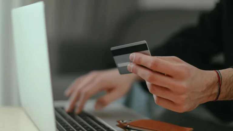 Cartão de crédito premium, ilustrando o Banco do Brasil Altus Visa Infinite