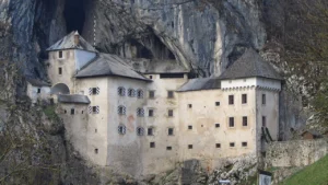 Castelo de Predjama, Eslovênia