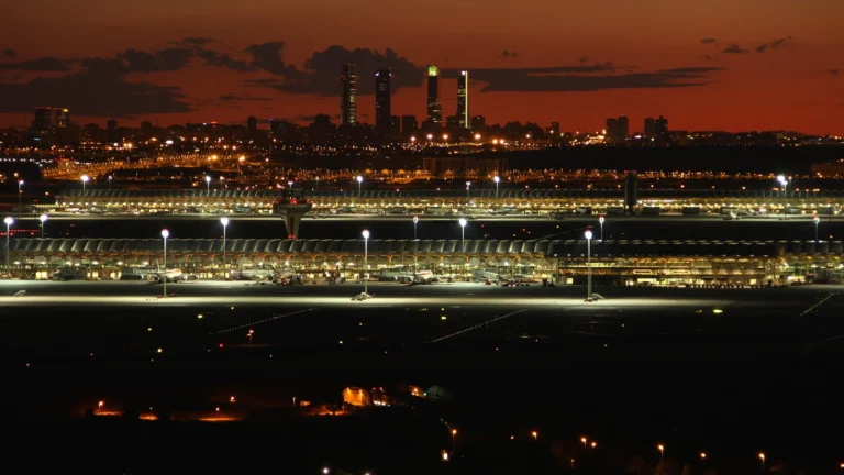 Terminal T4 do Aeroporto Adolfo Suárez Madrid-Barajas (MAD)