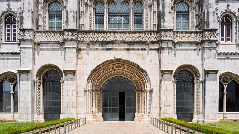 Fachada manuelina do Mosteiro dos Jeronimos, em Lisboa