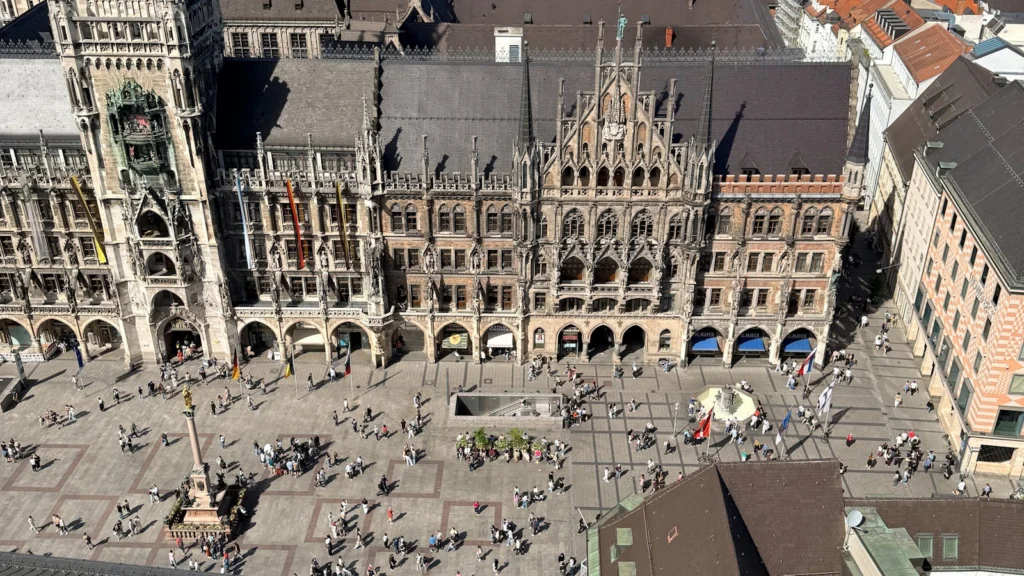 Vista aérea da Marienplatz e do Neues Rathaus, no centro de Munique