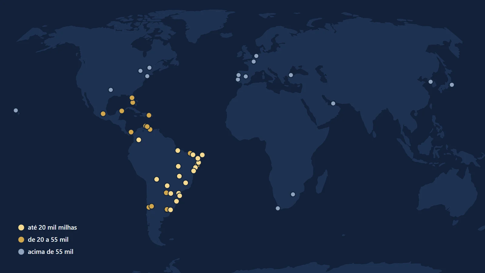 Mapa-múndi com os destinos da Smiles em três cores por faixa de milhas
