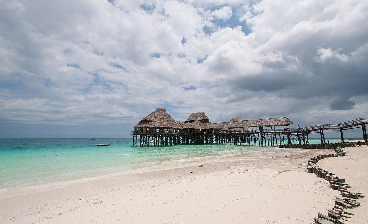 Praia de Kendwa, fotografada em 2012; não é foto das instalações do Zuri Zanzibar.
