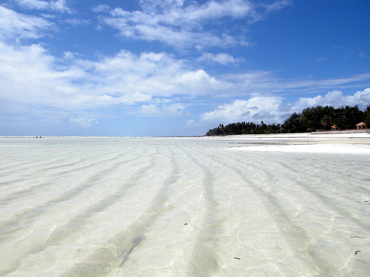 Paje na maré baixa, fotografia de 2008; não é previsão da maré da sua viagem.